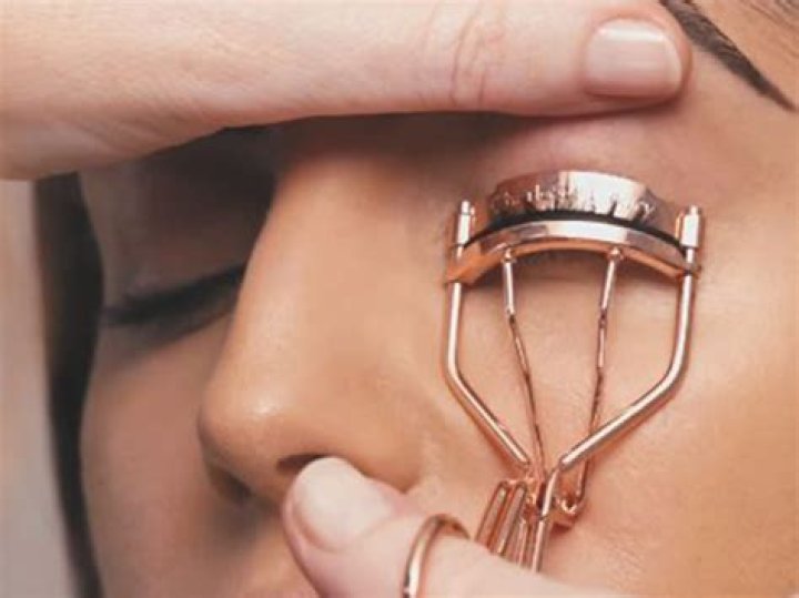 Do eyelash curlers work on short lashes?