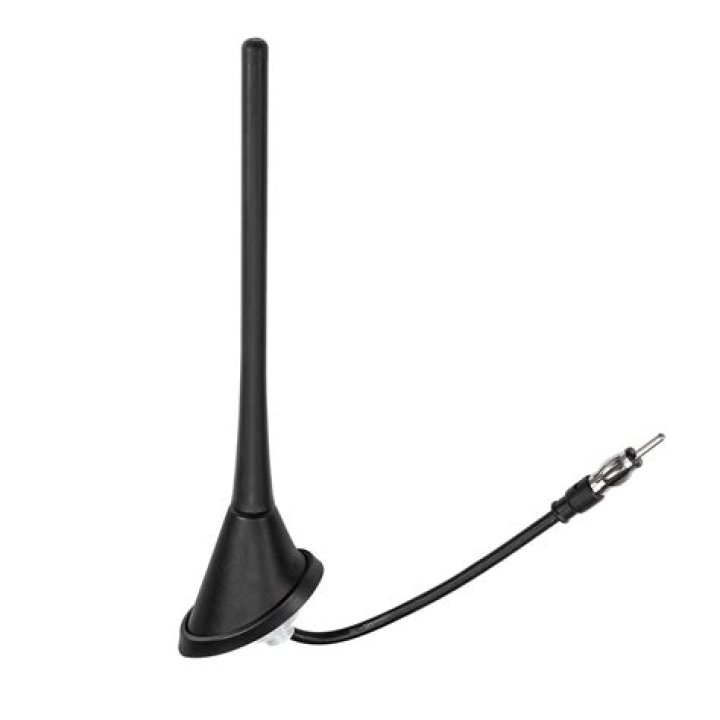 Does XM Radio use car antenna?
