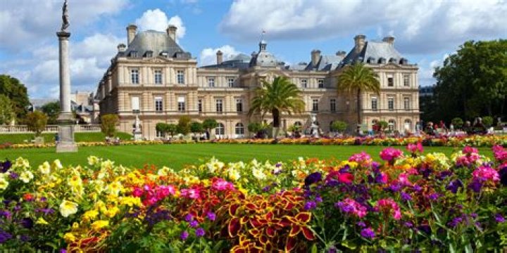 How did Jardin des Tuileries get its name?