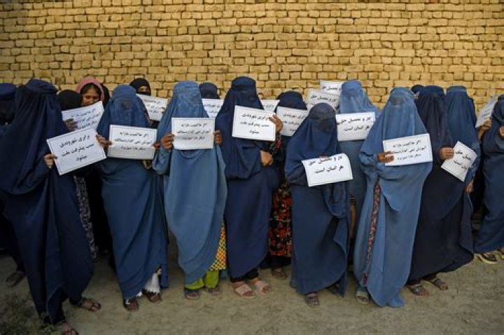 How do they execute people in Afghanistan?