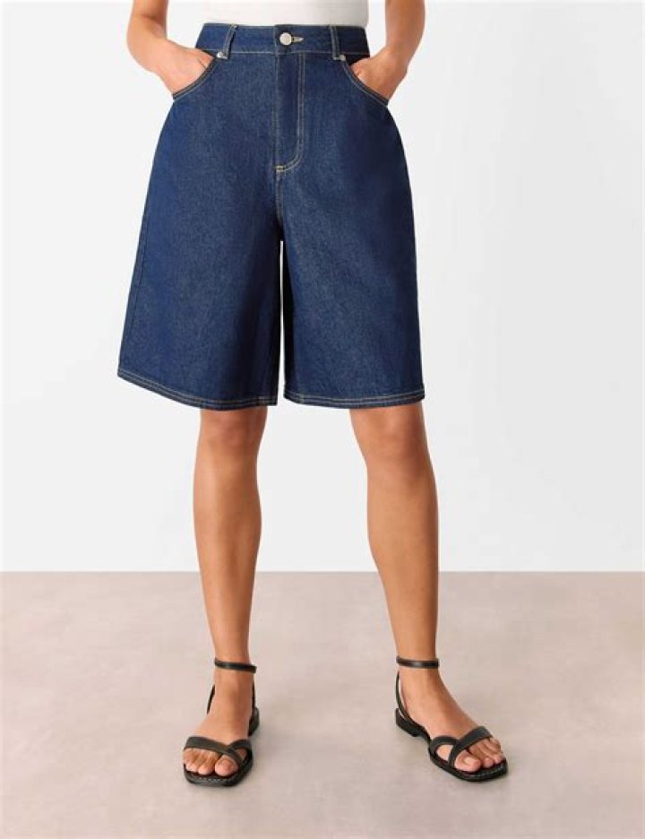 How do you wear knee-length shorts?