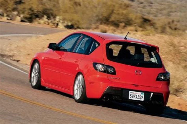 How many MPG does a 2008 Mazda 3 get?