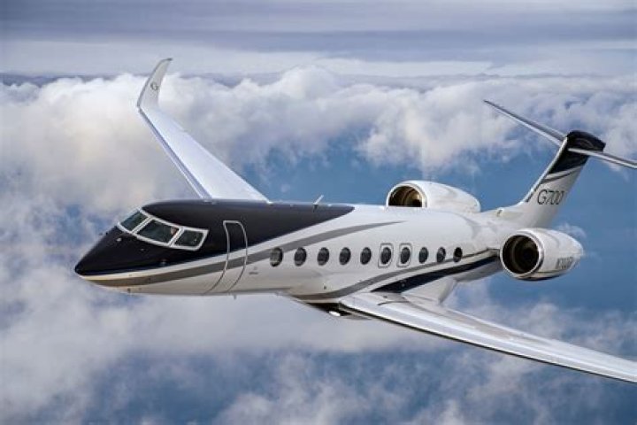 How much does a Gulfstream jet weigh?