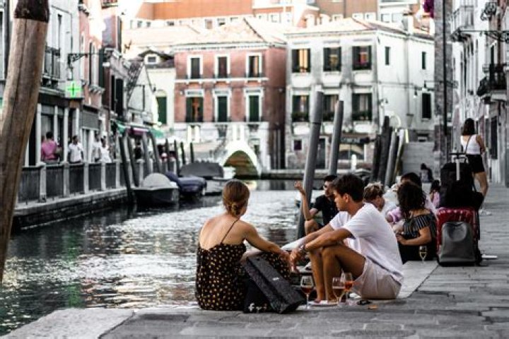 Is hitting children in Italy illegal?