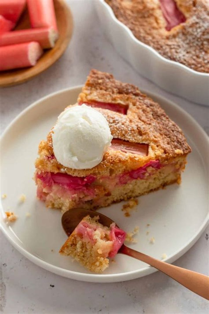 Should rhubarb be cooked before baking?
