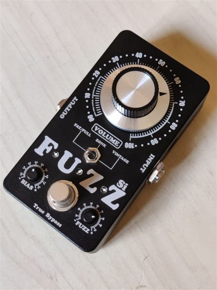 What bands use fuzz tone?