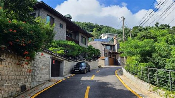 What is the richest neighborhood in South Korea?
