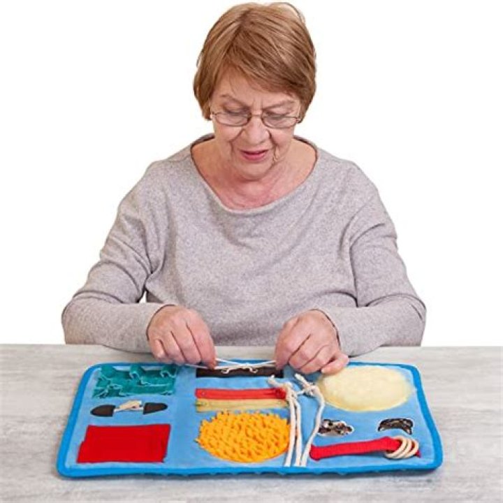 What should be in a fidget box for dementia patients?