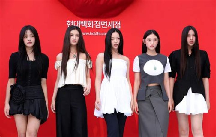 Where did Red Velvet perform happiness in 2014?