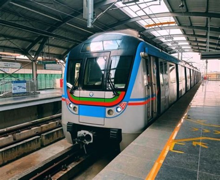 Who constructed Mexico Metro?